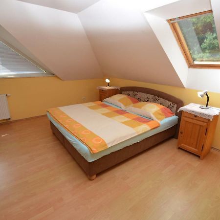 Klokoci Comfortable Detached House With Large Garden 빌라 외부 사진