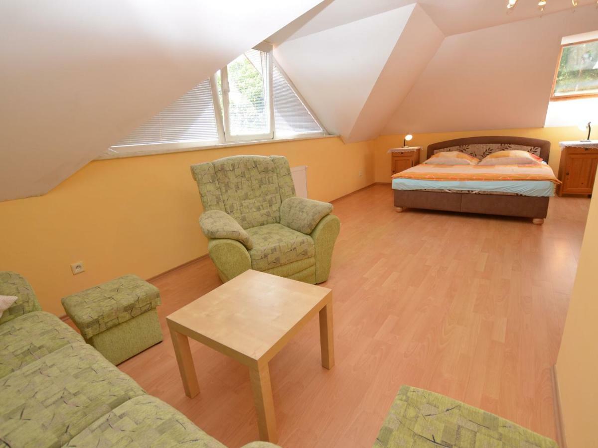 Klokoci Comfortable Detached House With Large Garden 빌라 외부 사진