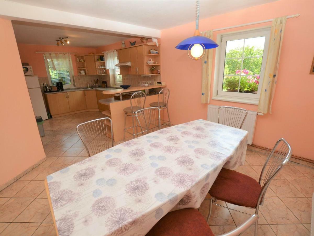 Klokoci Comfortable Detached House With Large Garden 빌라 외부 사진