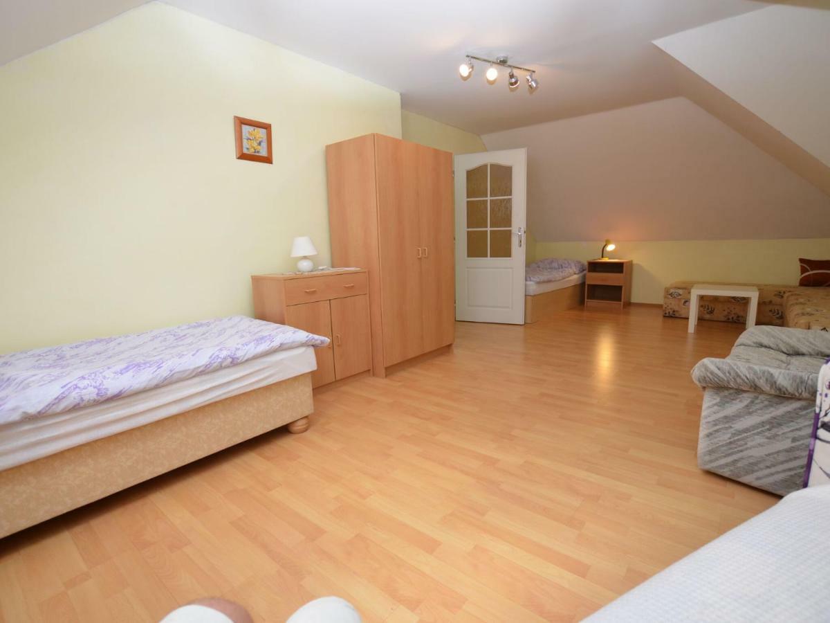 Klokoci Comfortable Detached House With Large Garden 빌라 외부 사진