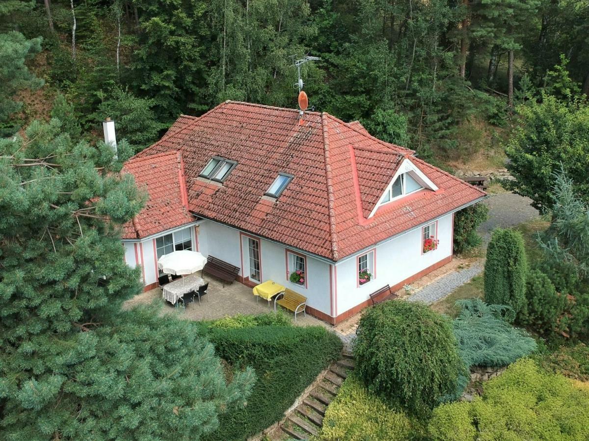 Klokoci Comfortable Detached House With Large Garden 빌라 외부 사진
